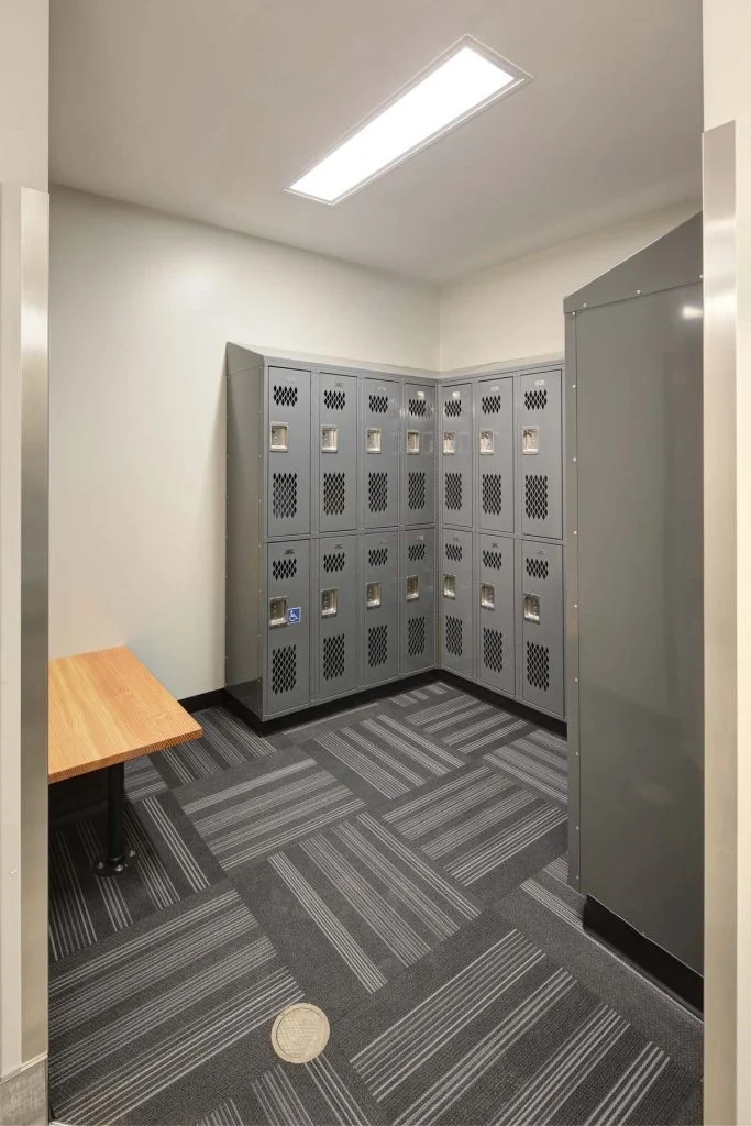 Duluth Trading Company - Locker room