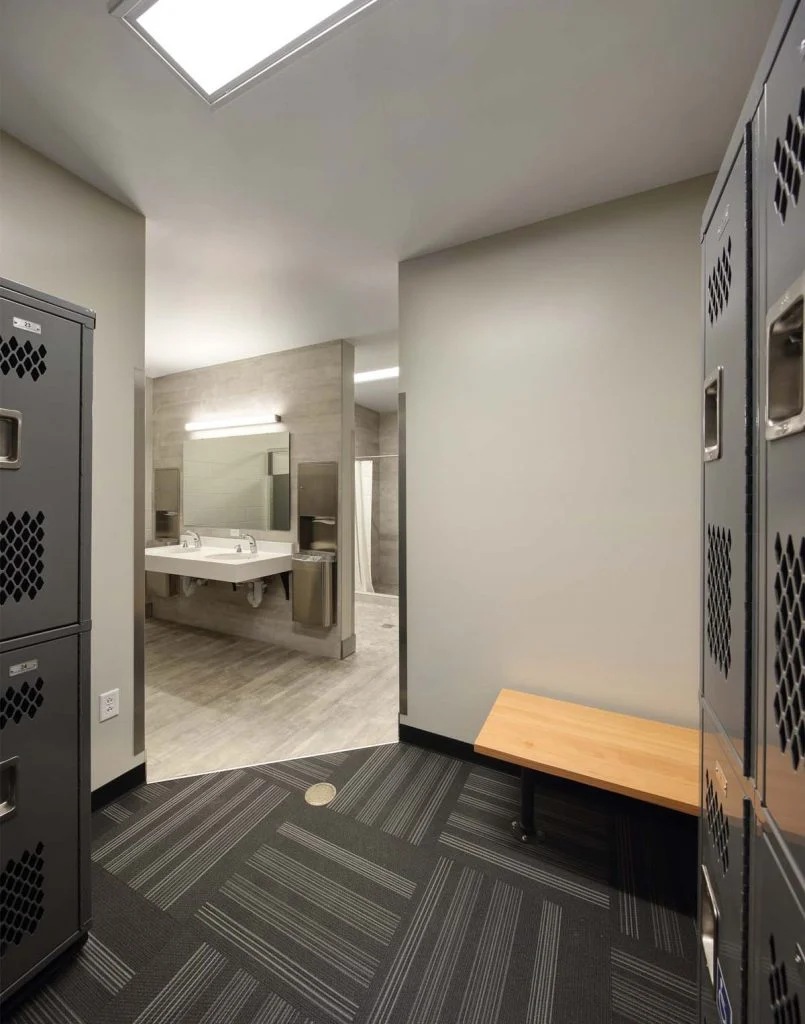 Duluth Trading Company - Locker room