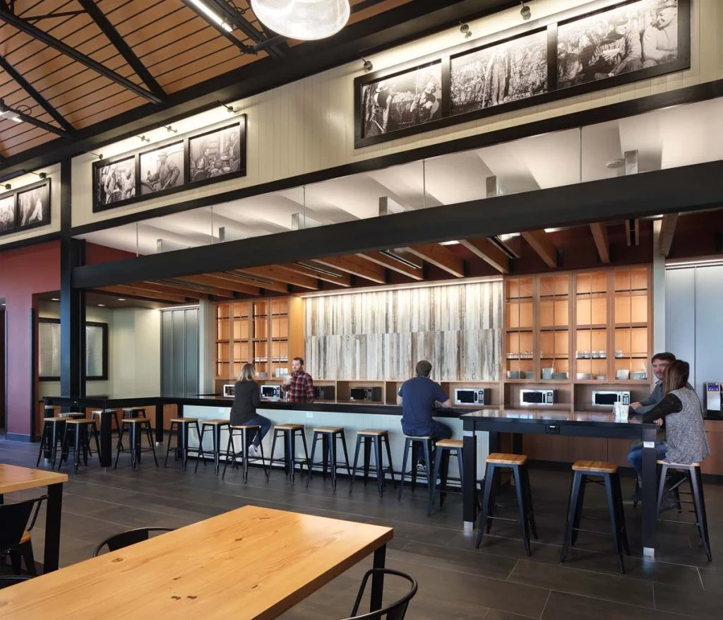 Duluth Trading Company - The canteen with display space