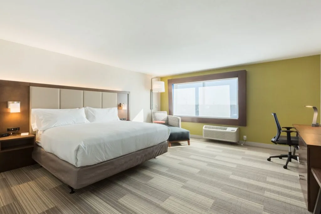 Guest room 2 - Platteville Holiday Inn Express
