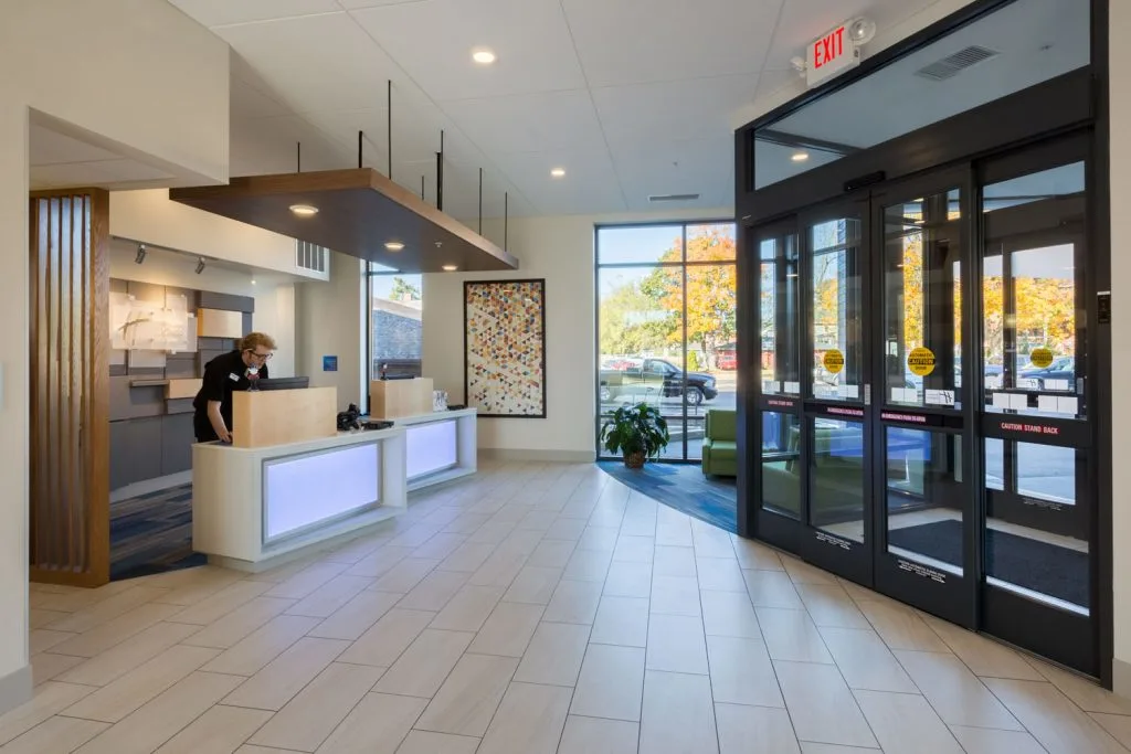 Lobby and front desk - Platteville Holiday Inn Express