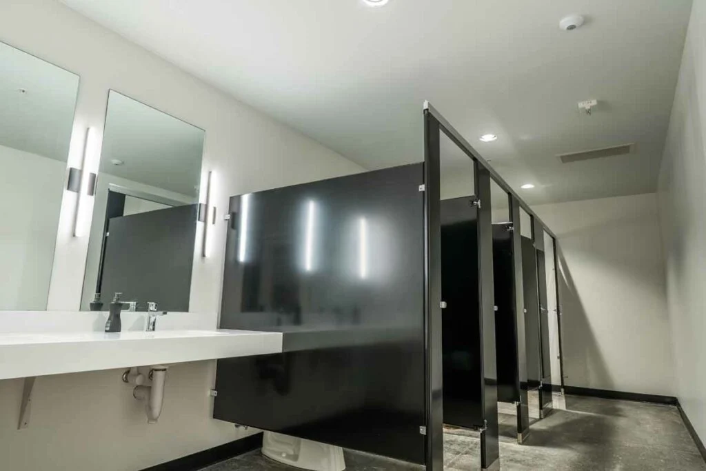 Modern Event & Wedding Venue restroom 3