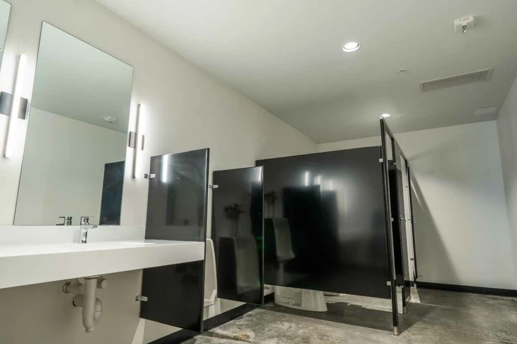 Modern Event & Wedding Venue restroom 3