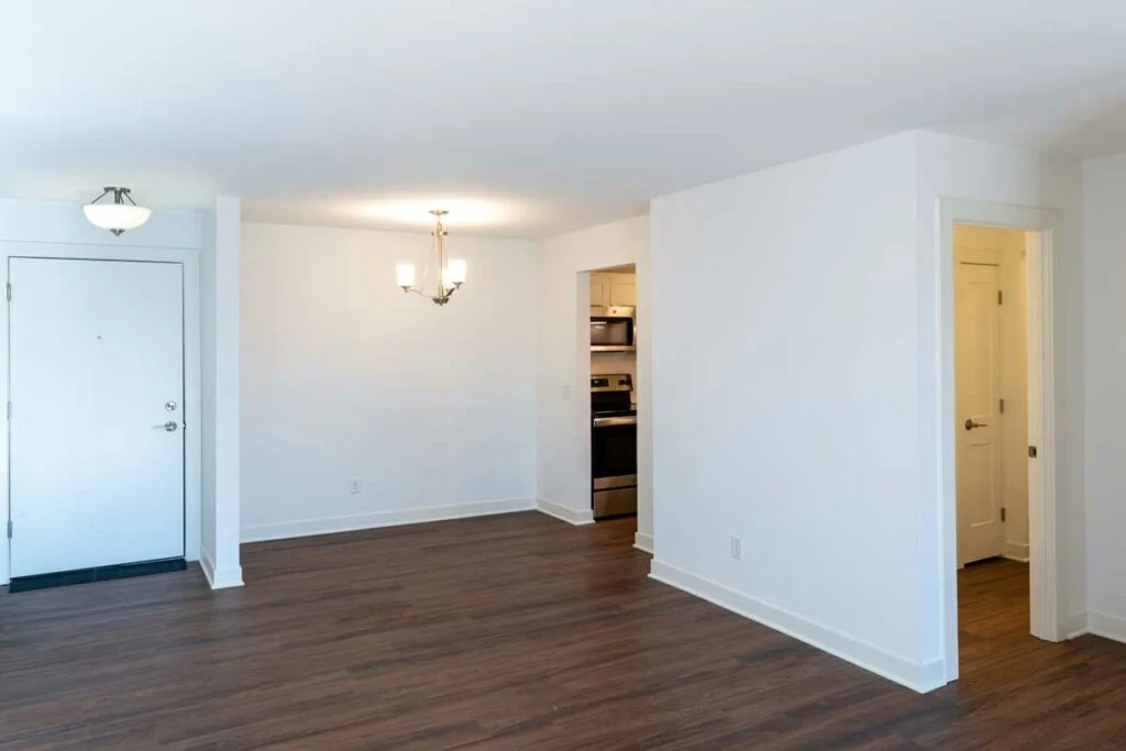 Normandy Apartments room