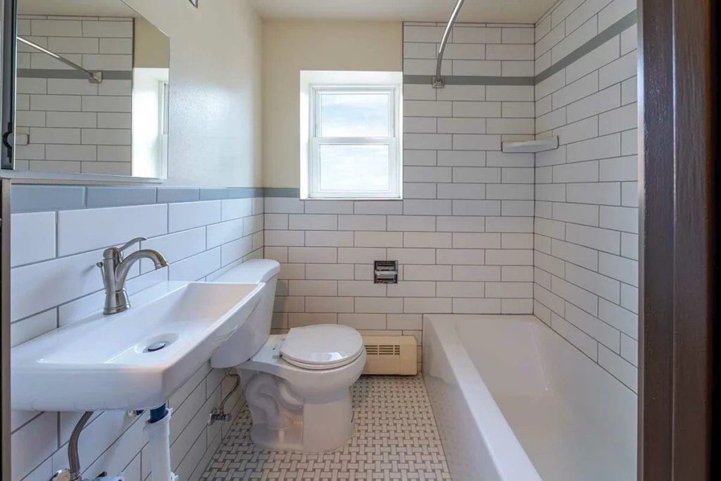 Osborn Apartments bathroom