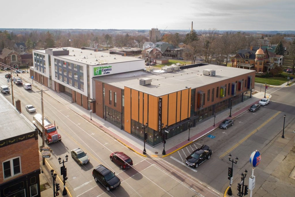 Platteville Holiday Inn Express - Platteville library block