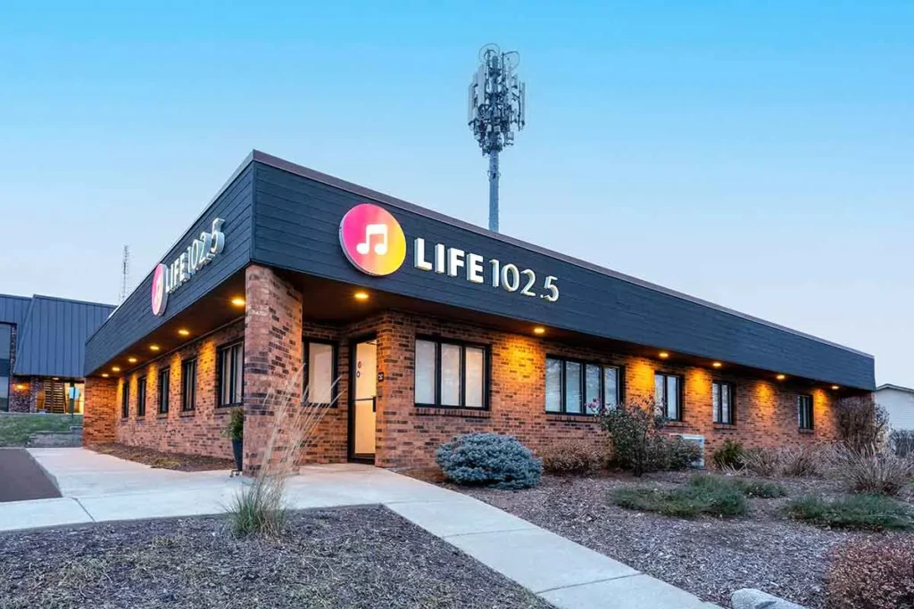 WNWC-FM Life 102.5