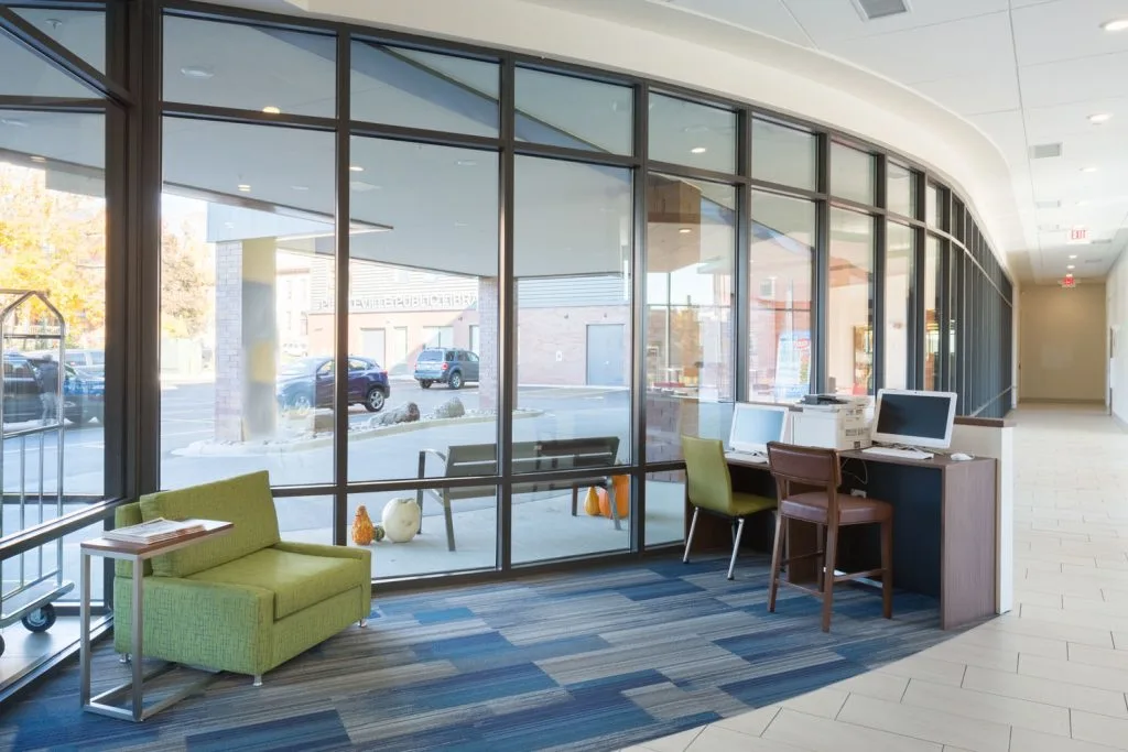 curved glass entry - Platteville Holiday Inn Express