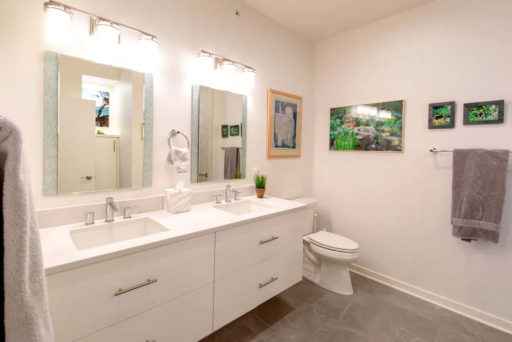 Glen Wood Heights Condominium Homes master bathroom