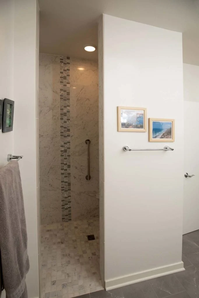 Glen Wood Heights Condominium Homes tile shower
