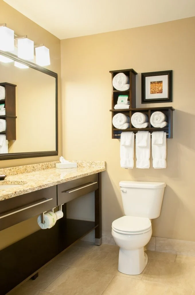 GrandStay Hotel & Suites Bathroom
