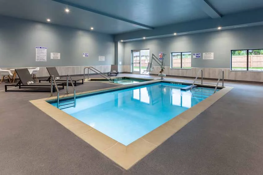 Hotel of the Arts Baymont Inn & Suites Pool
