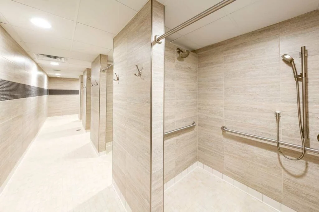 TPC Wisconsin - Men's showers